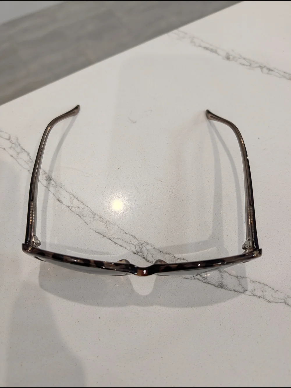 GUESS Womens Sunglasses Brown Tortoise Rectangle Smoke Lens Designer- Frames